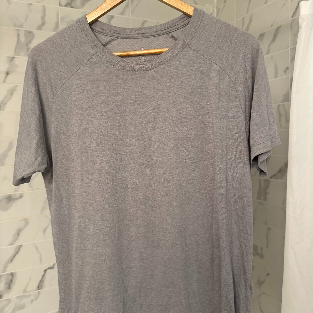 Alo Medium Grey Workout Shirt - Medium